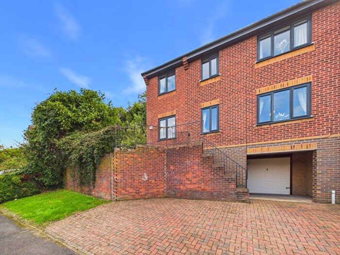 4 Bedroom Semi Detached House For Sale In Holmley Lane, Dronfield, Derbyshire, S18