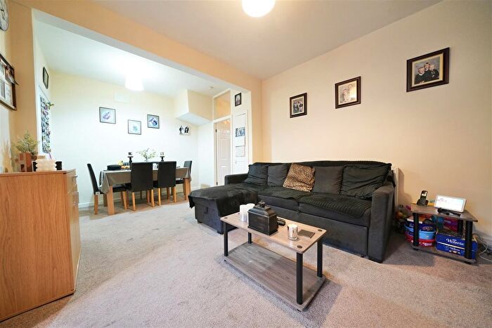 3 Bedroom Terraced House For Sale In Cromwell Road, Weymouth, DT4