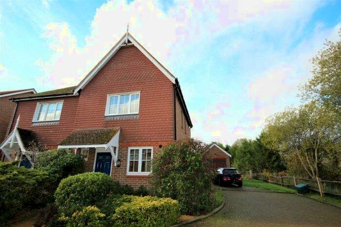 2 Bedroom House To Rent In Halls Drive, Faygate, RH12