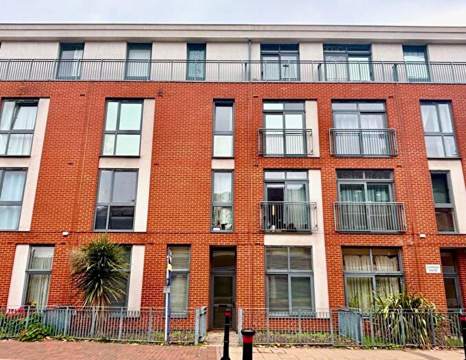 2 Bedroom Maisonette For Sale In Guildford Street, Chertsey, Surrey, KT16