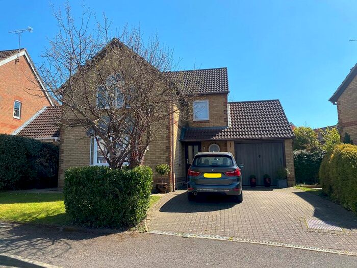4 Bedroom Detached House To Rent In Foxglove Close, Winkfield Row, Berkshire, RG42