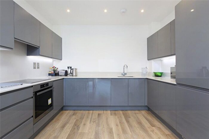 2 Bedroom Flat To Rent In York Road, Battersea, SW11