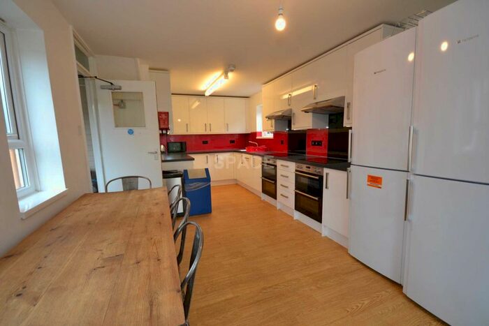 6 Bedroom Property To Rent In Hillside Court, Allcroft Road, Reading, Berkshire RG1