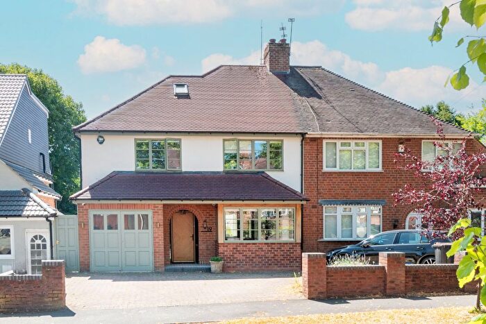 4 Bedroom Semi-detached House For Sale In Dene Hollow, Birmingham, West Midlands, B13