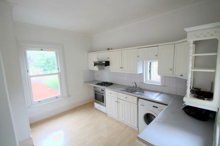 3 Bedroom Flat To Rent In Croydon Road, Beckenham, BR3