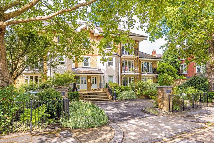 2 Bedroom Flat To Rent In Clevedon Road, Twickenham, TW1