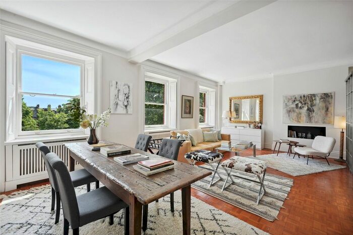 2 Bedroom Flat To Rent In Cadogan Square, Knightsbridge, London, SW1X