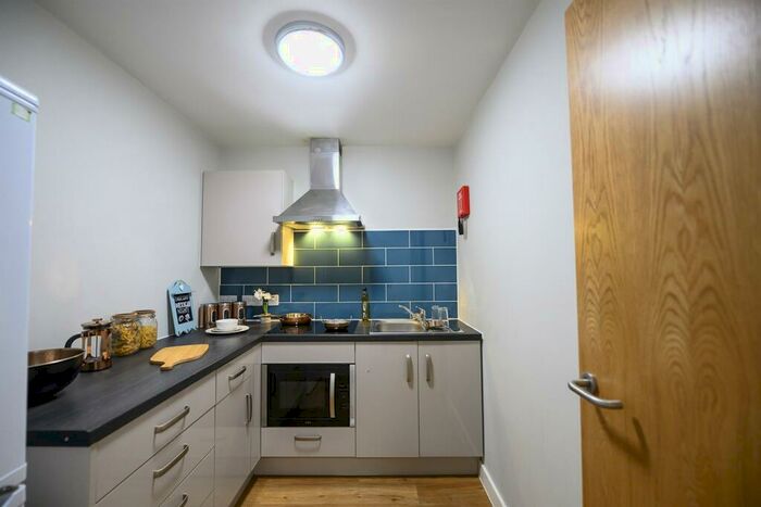 2 Bedroom Apartment To Rent In Bedroom Apartment In Queen Street, Sheffield, S1