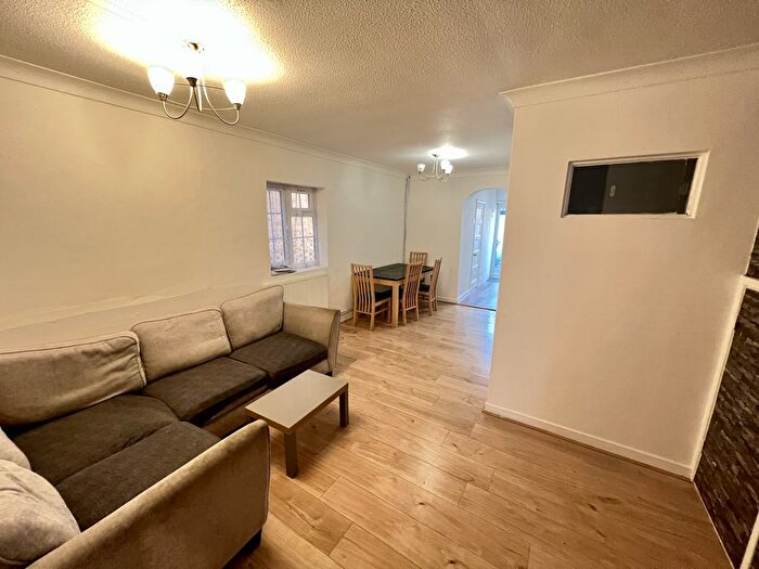 4 Bedroom Terraced House To Rent In Brompton Close, Hounslow, Greater London, TW4