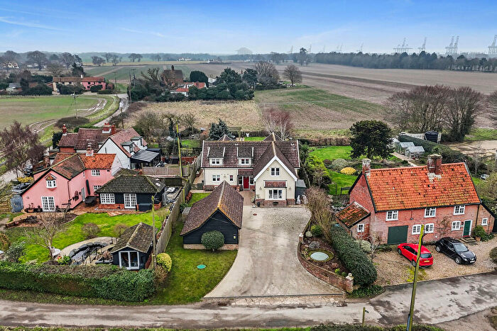 4 Bedroom Detached House For Sale In Trimley St. Martin, Felixstowe, IP11