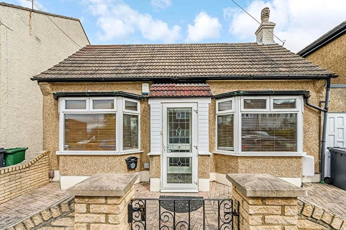 2 Bedroom Bungalow For Sale In Westward Road, Chingford, E4