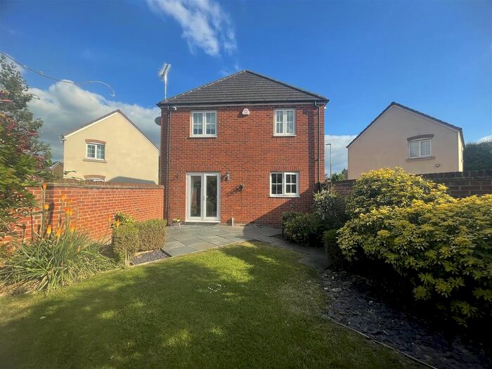 3 Bedroom Detached House To Rent In Lyneham Drive, Kingsway, Gloucester, GL2