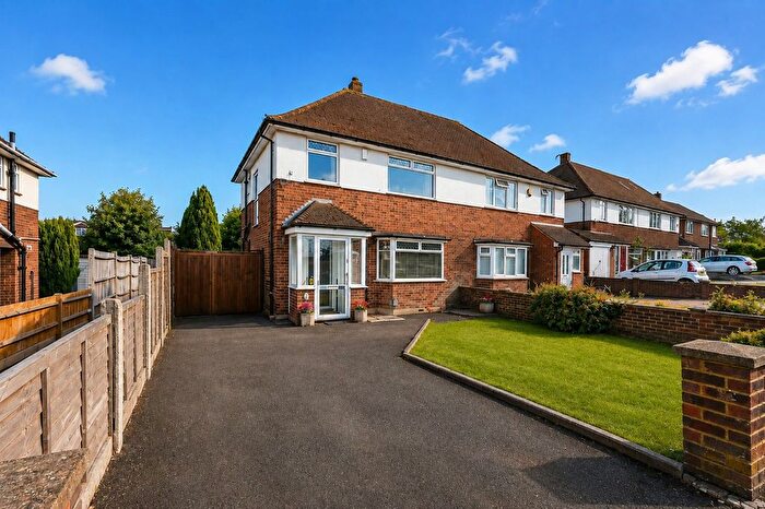 3 Bedroom Semi-detached House For Sale In Chiswell Green Lane, St. Albans, AL2