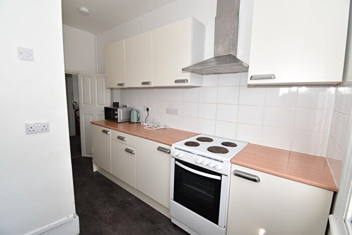 3 Bedroom Flat To Rent In Lower Market Street, Penryn, TR10