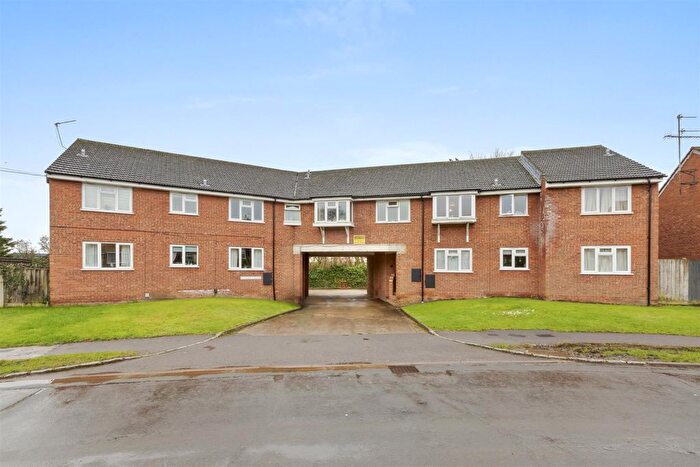 1 Bedroom Flat For Sale In Willow Court, Intalbury Avenue, Aylesbury, HP19