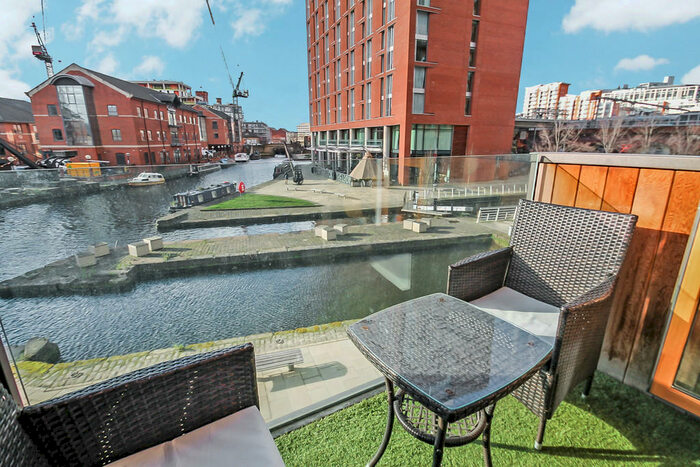 2 Bedroom Apartment To Rent In Watermans Place, Wharf Approach, LS1