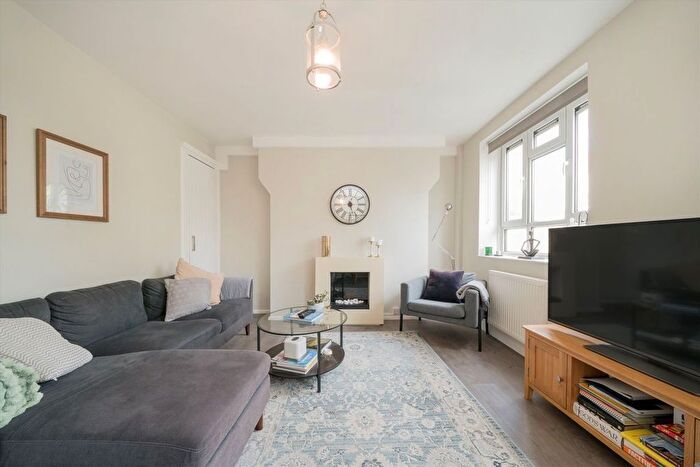 2 Bedroom Flat For Sale In Talwin Street, Bow, E3