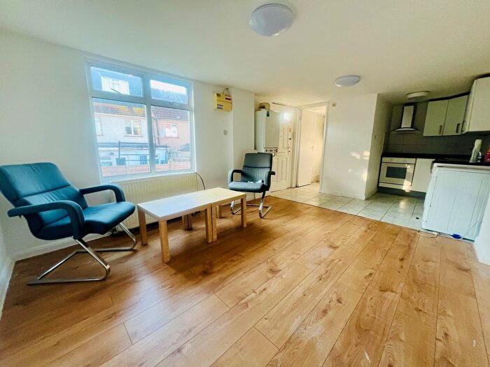 Studio To Rent In Clitterhouse Road, London, NW2