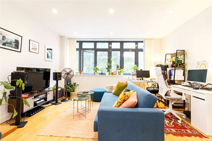 1 Bedroom Flat To Rent In Holloway Road, Holloway, London, N7
