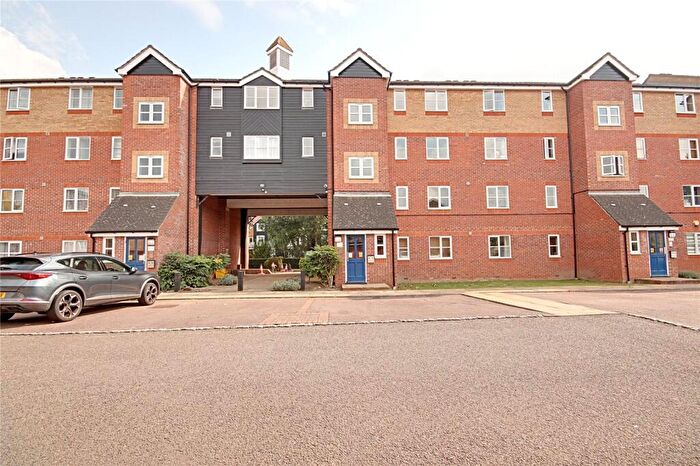 1 Bedroom Flat For Sale In Sten Close, Sten Close, Enfield, Middlesex, EN3