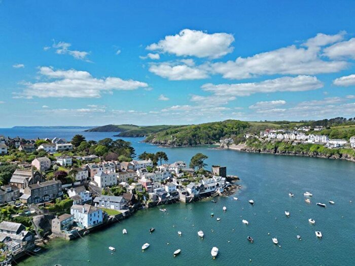 4 Bedroom Semi-Detached House For Sale In West Street, Polruan, PL23