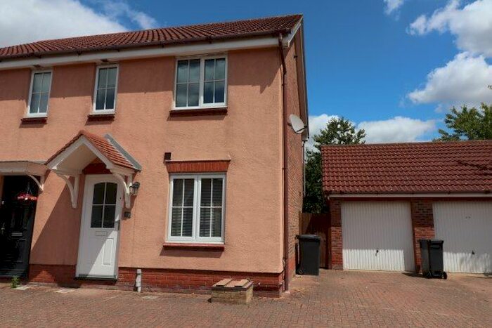 2 Bedroom Property To Rent In Lammas Drive, Braintree, CM7