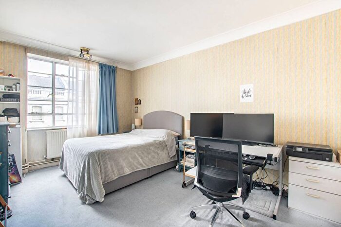 1 Bedroom Flat For Sale In Inverness Terrace, Bayswater, London, W2