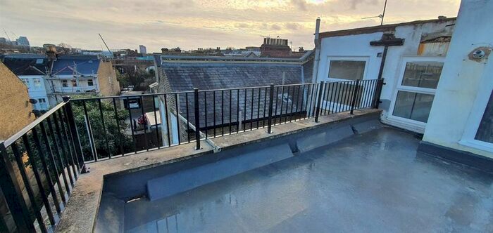 Studio To Rent In Putney Bridge Road, Flat, London, SW15