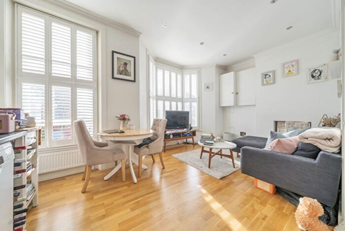 2 Bedroom Flat To Rent In Cornwall Road, London, N4