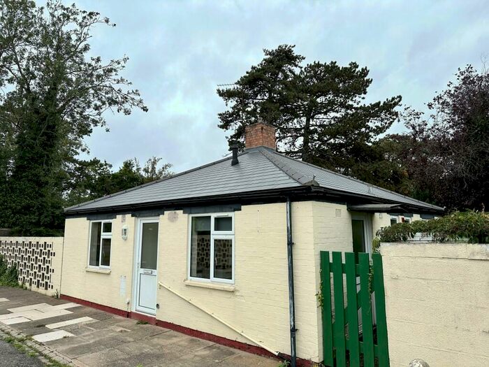 2 Bedroom Bungalow To Rent In Hauxton Road, Cambridge, CB2