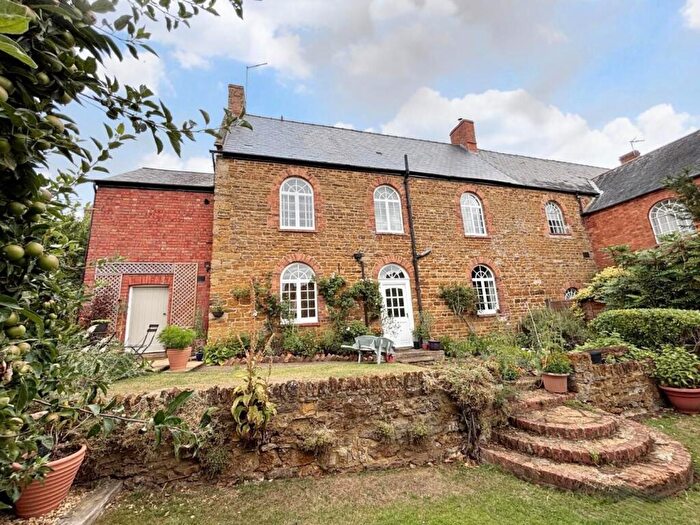 3 Bedroom Character Property For Sale In Gold Street, Walgrave, Northamptonshire, NN6