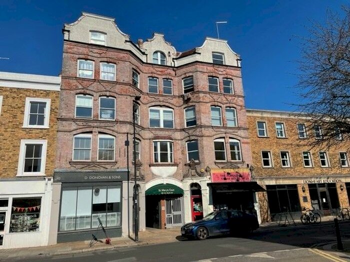 3 Bedroom Flat To Rent In Blythe Road, Kensington, London, W14