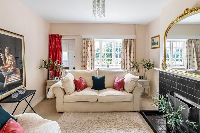 2 Bedroom Cottage For Sale In Wolfs Row, Limpsfield, Oxted, RH8
