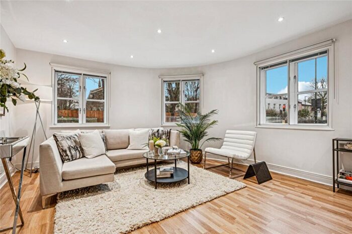 2 Bedroom Apartment For Sale In Dove Road, London, N1