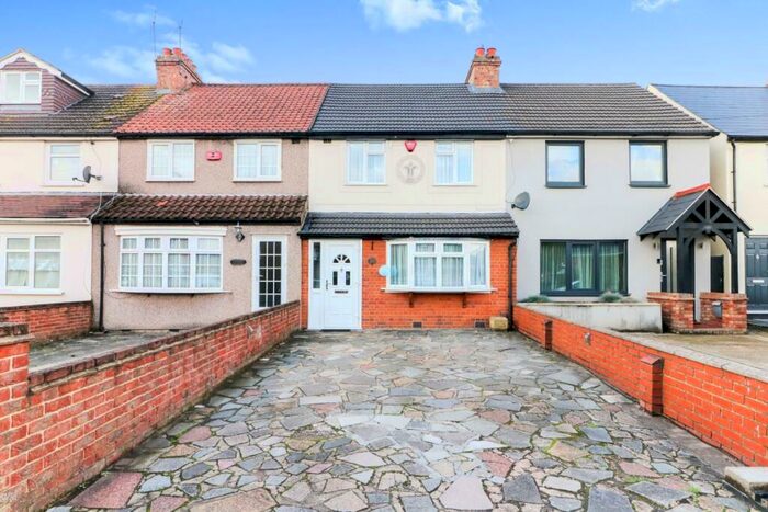 3 Bedroom Terraced House To Rent In Straight Road, Romford, RM3