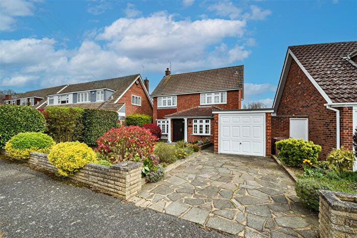 4 Bedroom Detached House For Sale In The Gardens, Doddinghurst, Brentwood, CM15