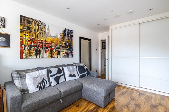 1 Bedroom Flat For Sale In Cobbs Hall, Fulham Palace Road, Fulham, London, SW6