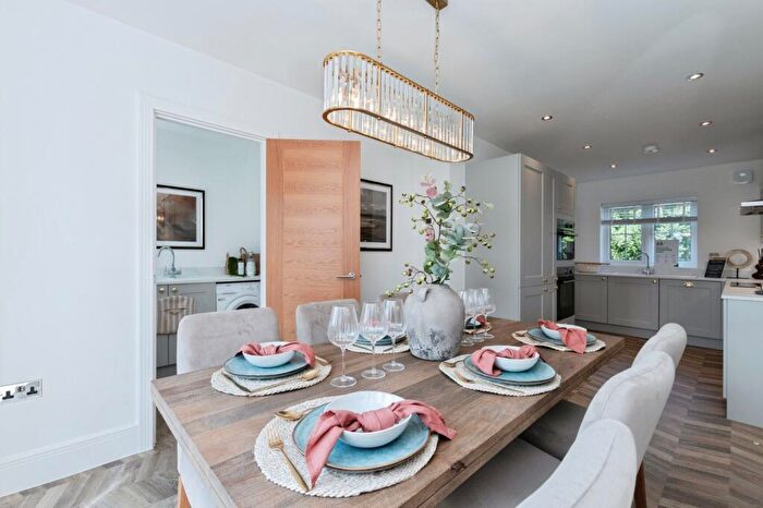 4 Bedroom Detached House For Sale In Brockhills Lane, New Milton, BH25