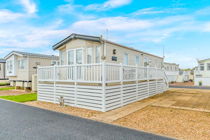 2 Bedroom Caravan For Sale In Avon Park, Warwick Road, CV37