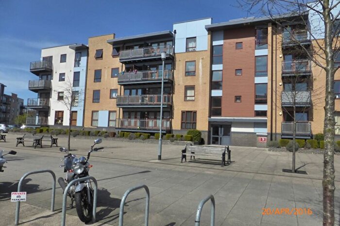 2 Bedroom Flat To Rent In Commonwealth Drive, Crawley, RH10