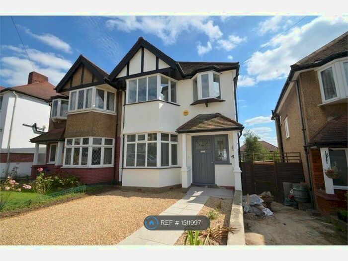 3 Bedroom Semi-Detached House To Rent In Tithe Walk, London, NW7