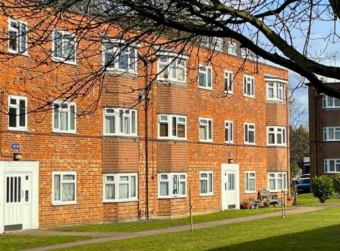 2 Bedroom Flat To Rent In Brighton Road, Sutton, SM2