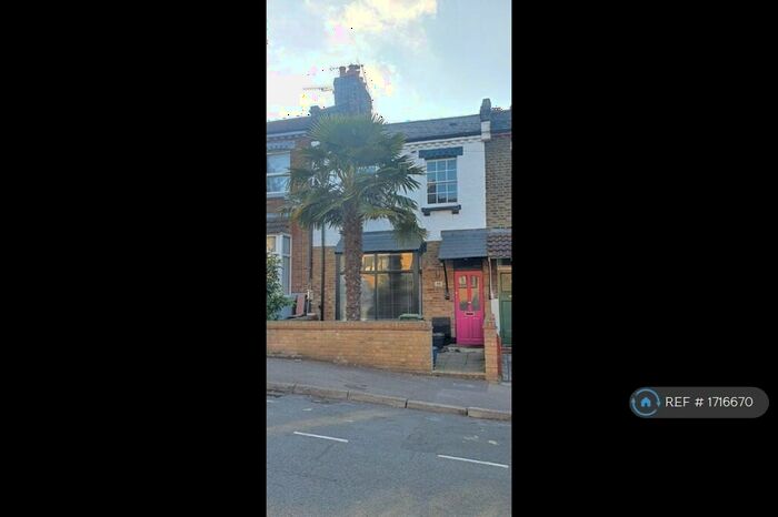 3 Bedroom Terraced House To Rent In Bakers Hill, London, E5