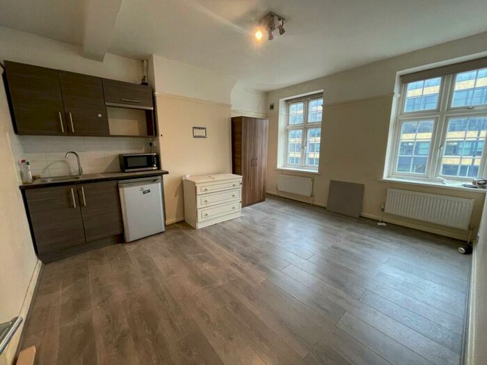 Studio To Rent In Ashfield Parade, Southgate, N14