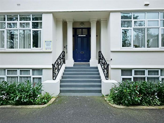 2 Bedroom Flat For Sale In Gervis Road, Bournemouth, BH1