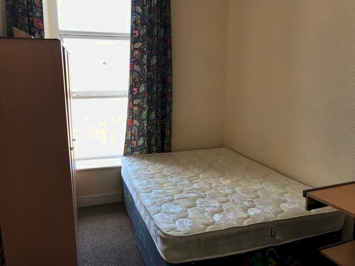 2 Bedroom Flat To Rent In Flat 4, 16 St Albans Road, Brynmill SA2