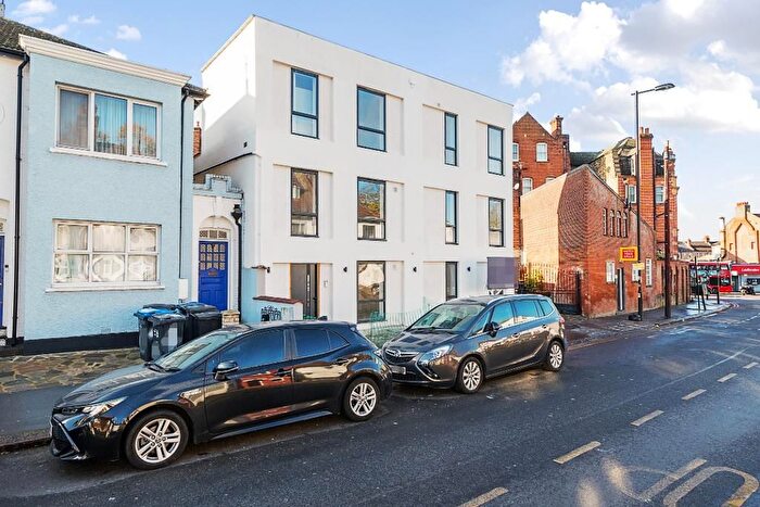 1 Bedroom Flat To Rent In Norbury Crescent, London, SW16