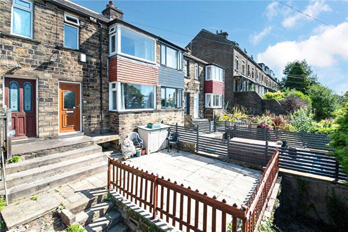 3 Bedroom Terraced House For Sale In Hazelhurst Brow, Bradford, West Yorkshire, BD9