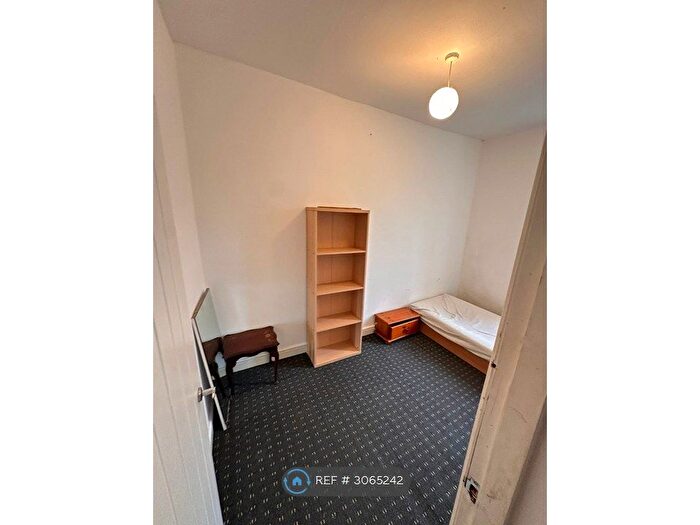 3 Bedroom Terraced House To Rent In Howsin St, Burnley, BB10