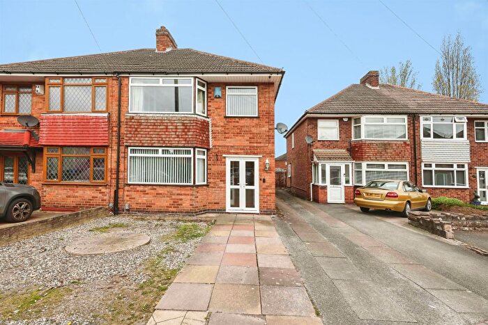 3 Bedroom Semi Detached House For Sale In Braymoor Road, Birmingham, B33
